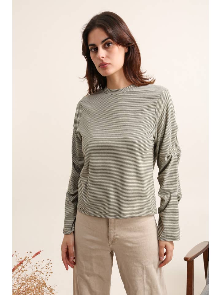 Daphnea - Wholesale T-Shirt - Women's - 31890 STRIPED T-SHIRT