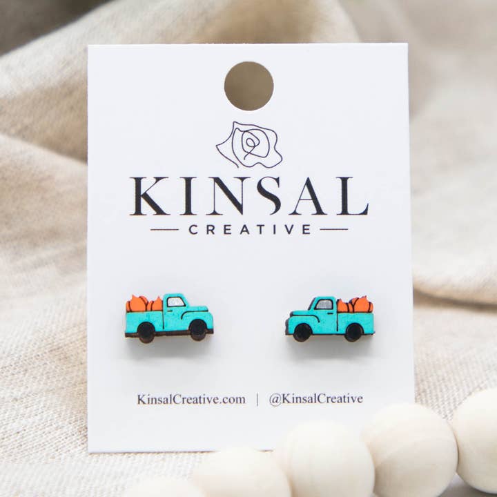 Boucles d'oreilles à tige en bois Fall Truck pour la vente par Kinsal Creative