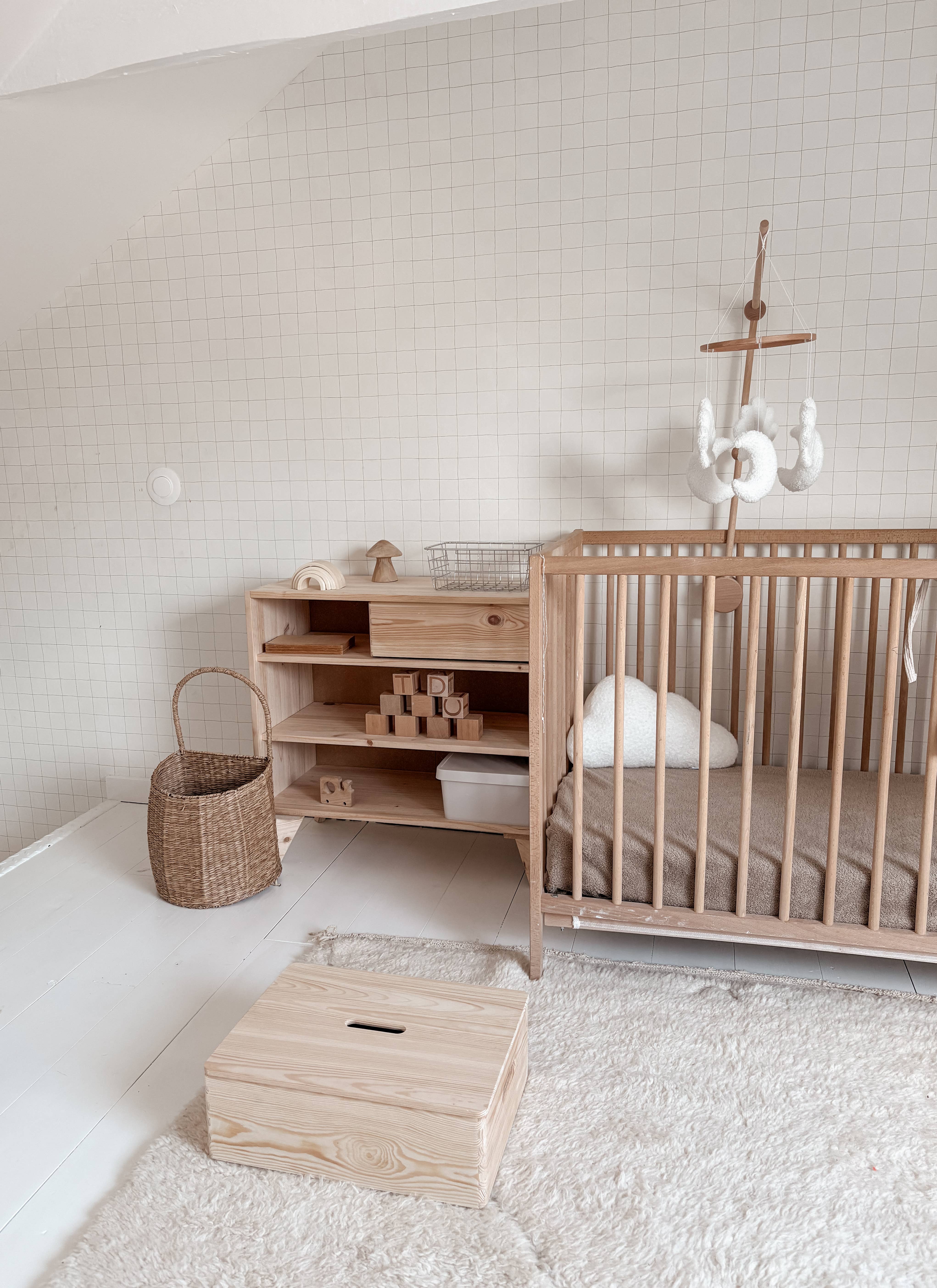 Edie & Joe – wholesale Baby mobile – Micro Boucle Shell & Moon Mobile Nursery Decor4