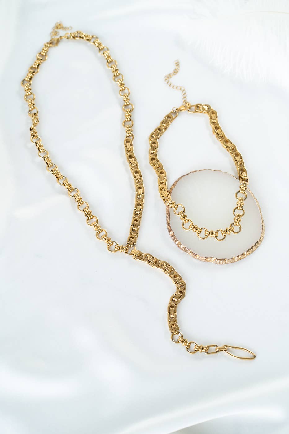 Goupi – Großhandel Schmucksets – Goldfarbener klobiger Ketten-Choker und Lariat-Halskette1