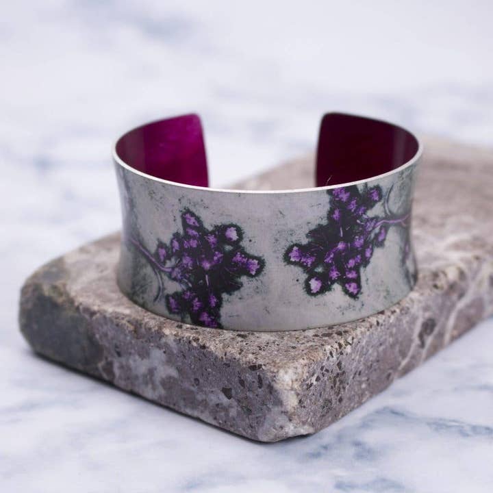 Pulseira Punho de Alumínio Inspirada Botânica Fuchsia Lace por atacado de Gillian Arnold Jewellery