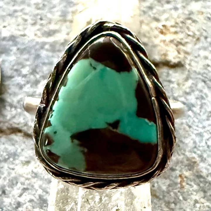 Bague en argent sterling avec turquoise de Carico Lake pour la vente par Wild Mountain Silver