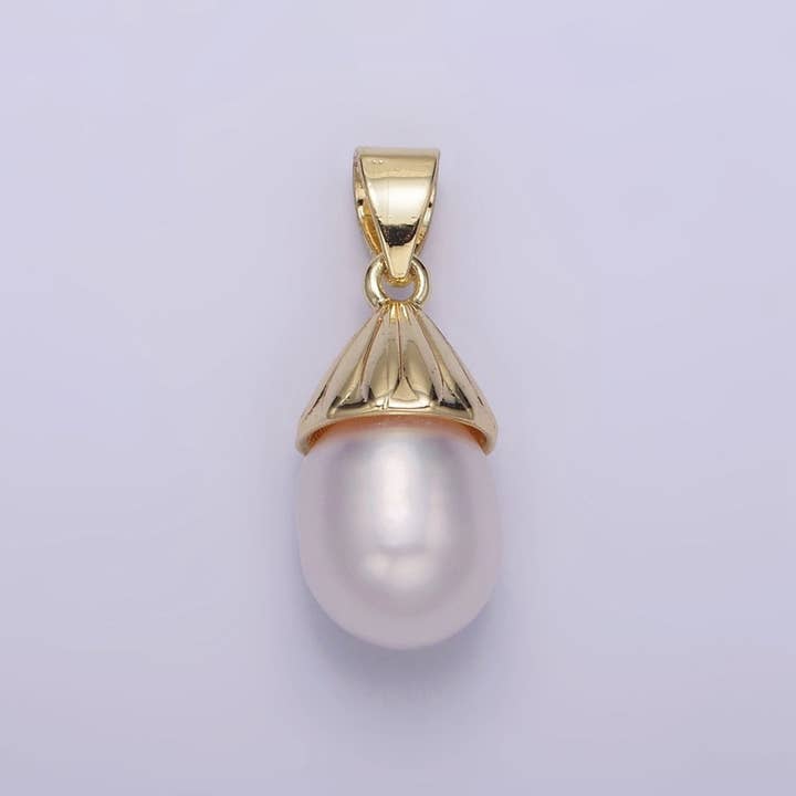 Pingente de Pérola Branca com Botão de Ouro 14K Filled e Argola Oblonga | AA632 por atacado de Aim Eternal
