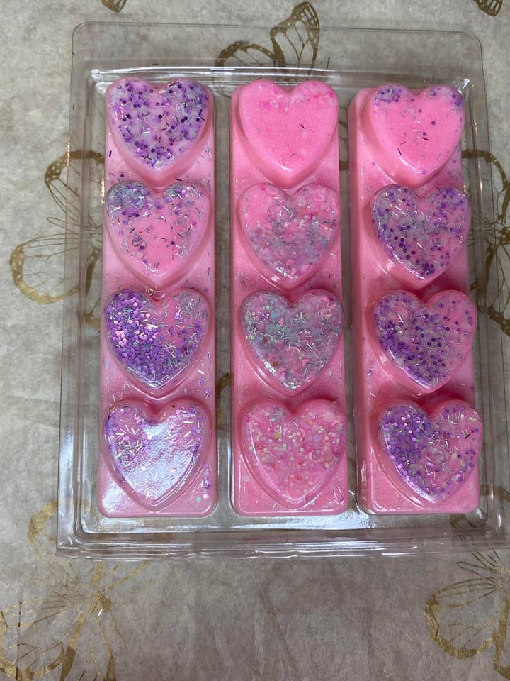 12 Heart Clamshell Wax Melts for wholesale by Wax Emporium