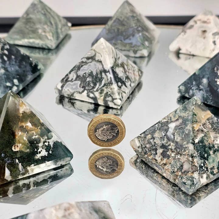 Distinction Crystals – wholesale Spiritual stone/crystal – Moss Agate Crystal Pyramid2