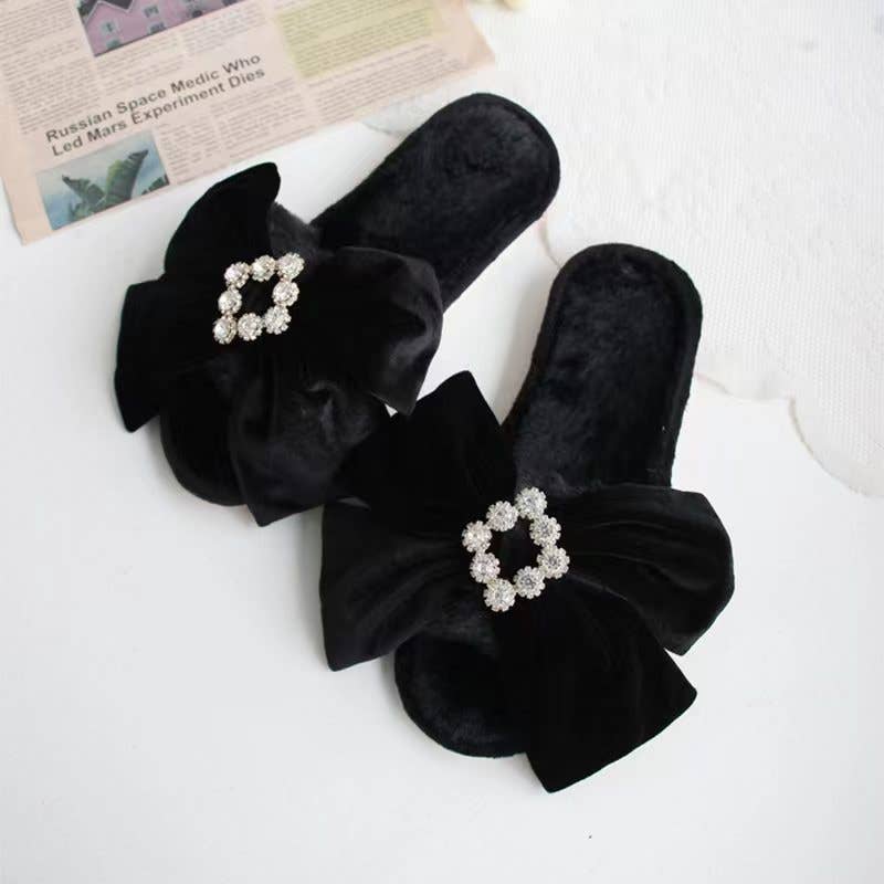 PEACH ACCESSORIES - Vendita all'ingrosso Pantofole - Donna - Pantofole in Velluto Nero con Dettaglio Fiocco di Cristallo 19574