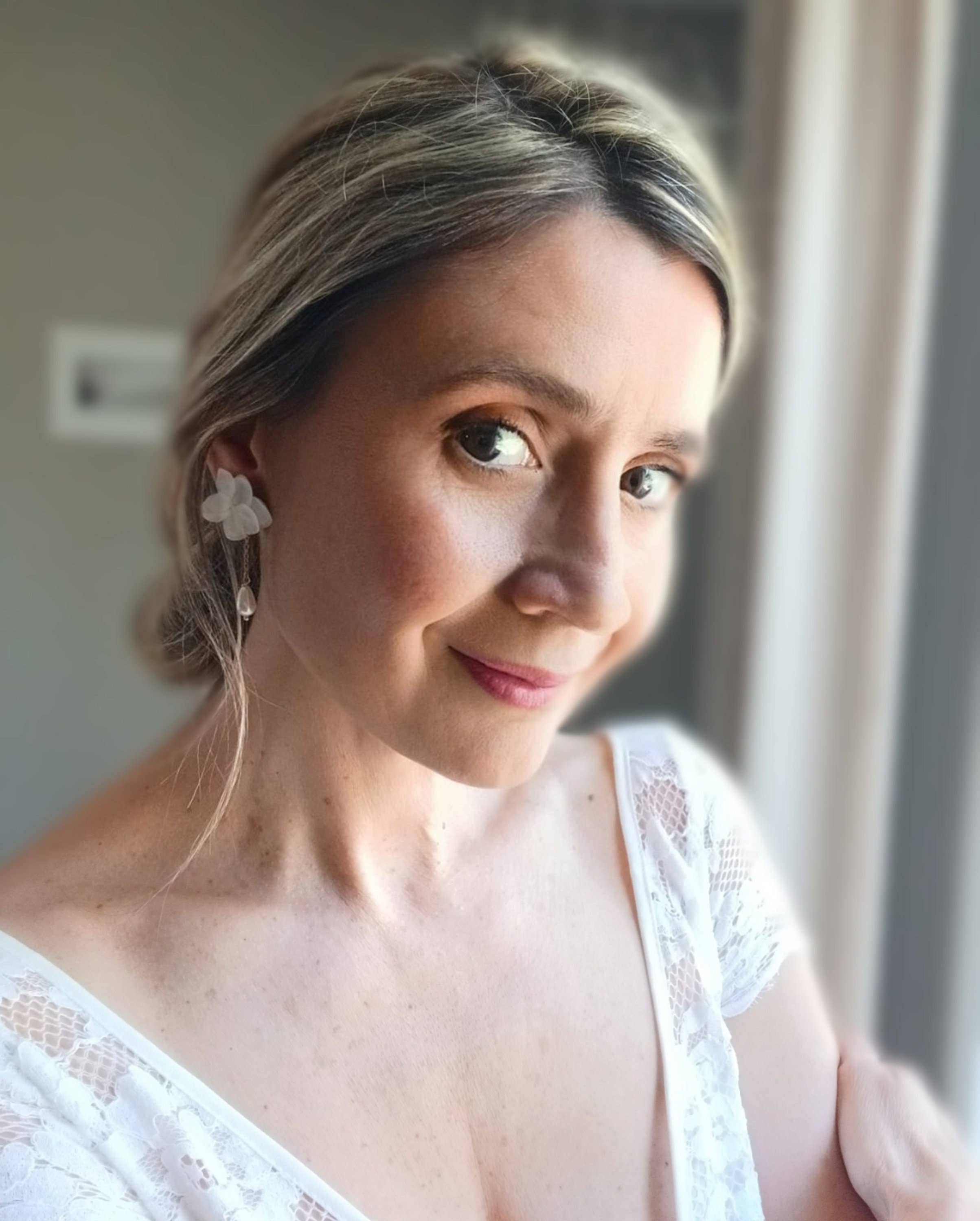 L'atelier du 6 - Wholesale Dangle Earrings - Ania- Preserved White Flower Earrings1