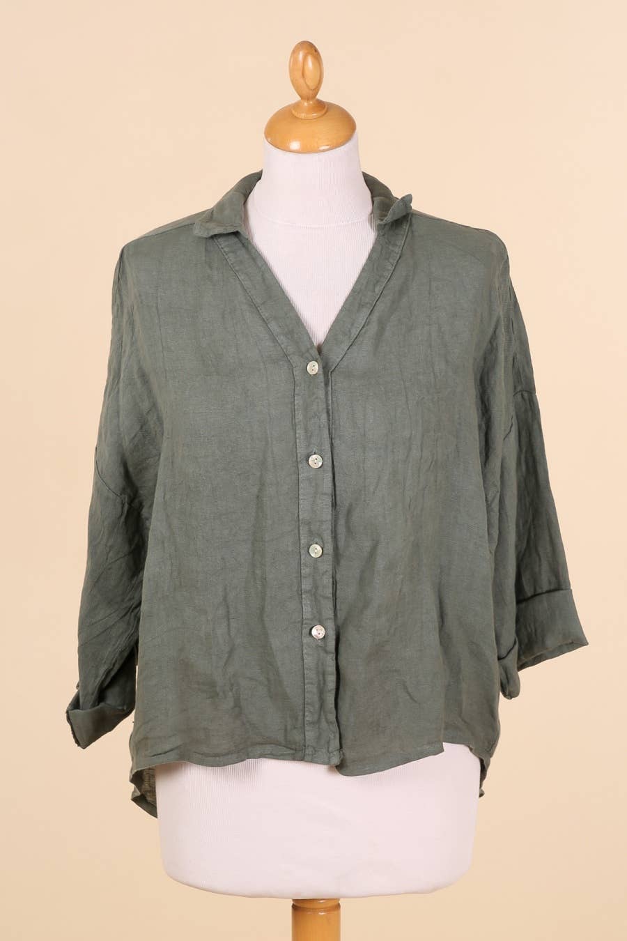 la maison des fibres naturelles – Engroshandel Skjorte med buttondown – til kvinder – Hørskjorte med sidelommer og bagplissering22