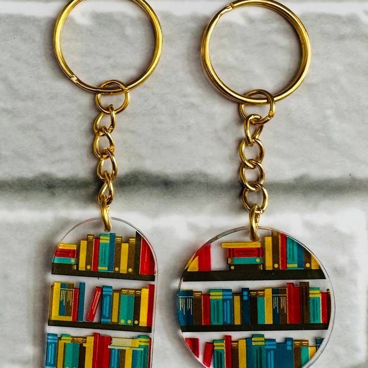 Porte-clés Books Bookcase en résine dorée pour la vente par Jewells