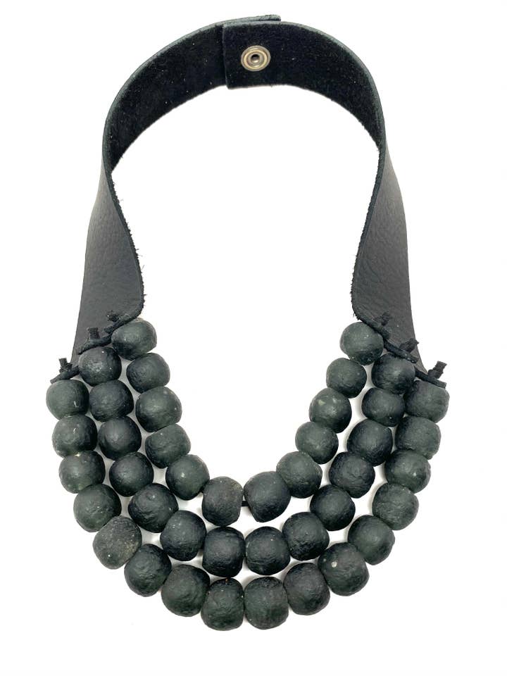 Krobo 3 Strand • Charbon pour la vente par Stephanie Leigh Jewelry