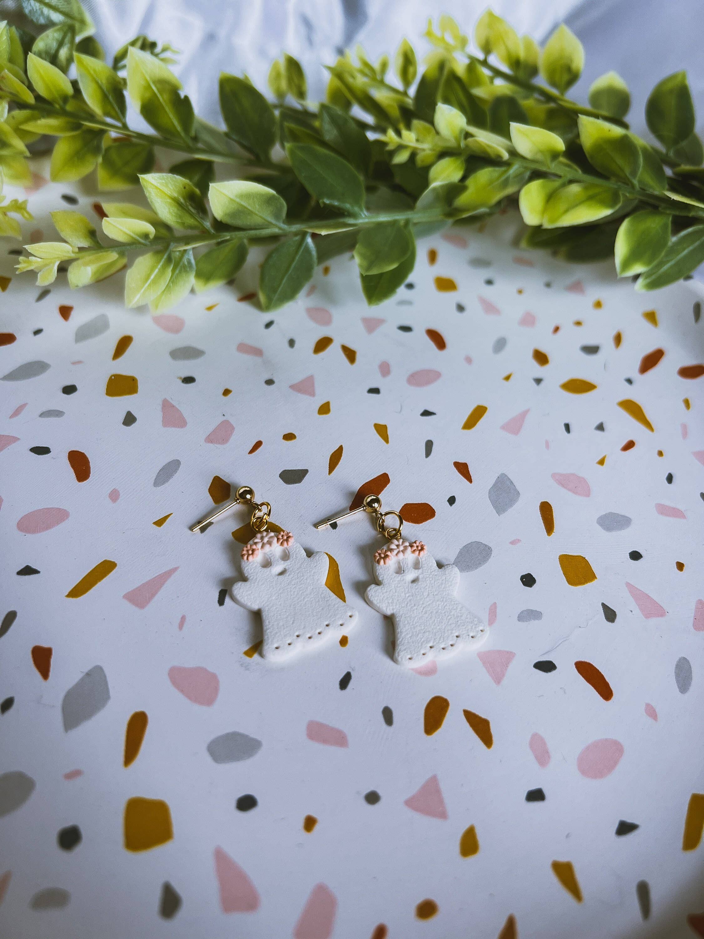 Belu Designss - Vendita all'ingrosso Orecchini pendenti - Graziosi orecchini in argilla polimerica con fantasmi bianchi4