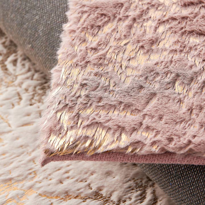 Amazing Rugs – Großhandel Teppichvorleger – Lily Dust abstrakter, goldvergoldeter Chinchilla-Kunstpelzteppich, Rosa4