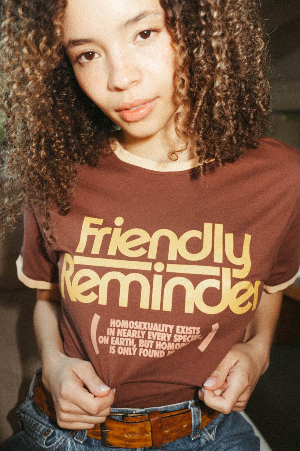 The Bee & The Fox – Engroshandel Grafisk t-shirt - Unisex – Homofobi findes kun ét sted | Unisex Ringer3