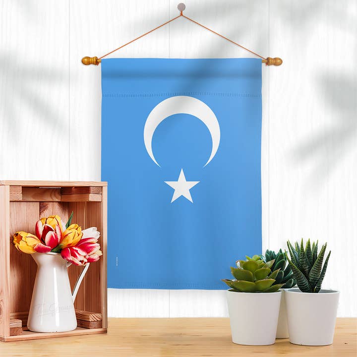 Two Group Flag Co - Vente Drapeaux - Maison de jardin en Chine avec drapeau ouïghour2