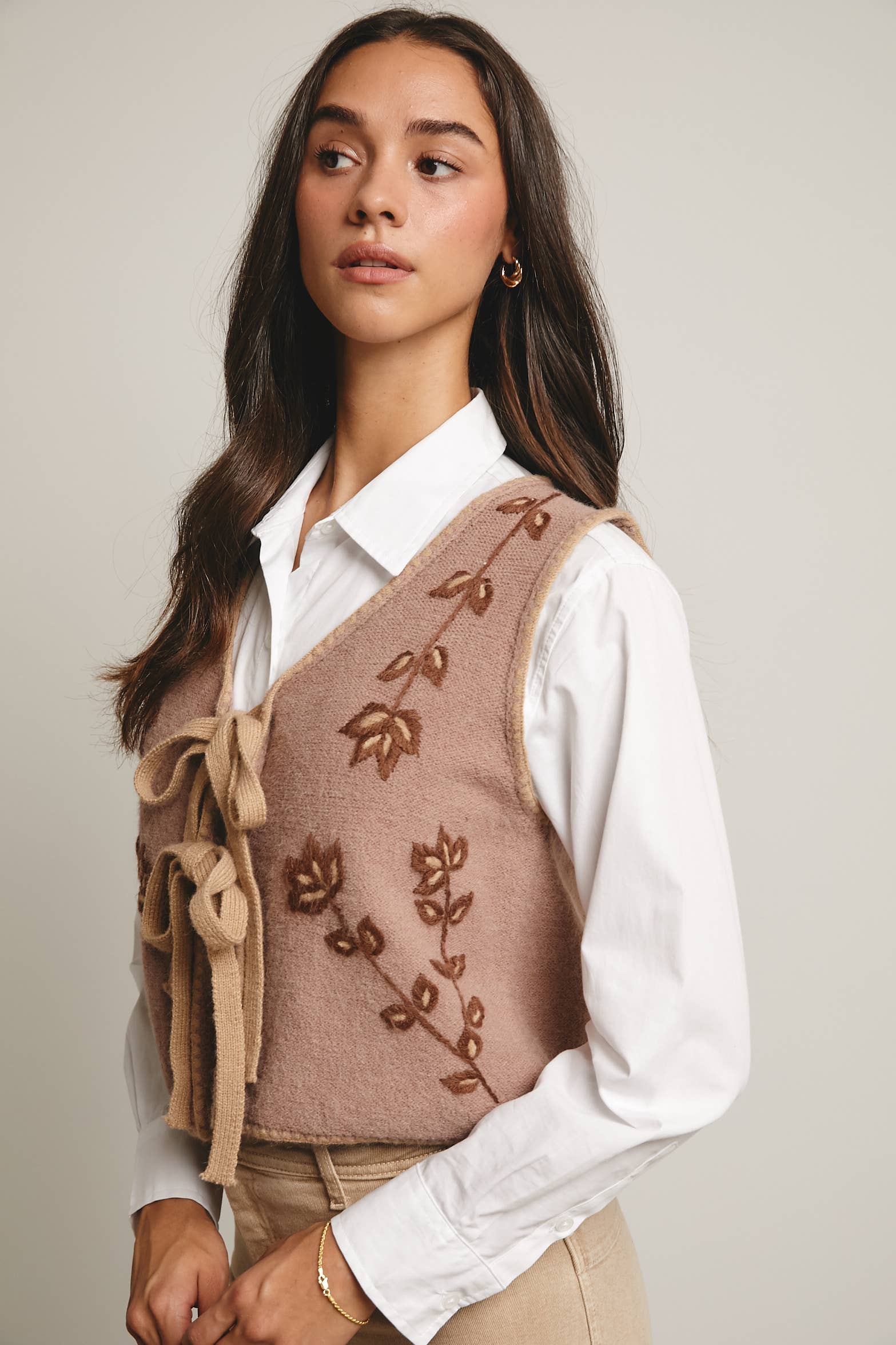 Forte - Wholesale Vest - Dames - Gebreid Vest met Bloemenprint en Striksluiting FSW000622