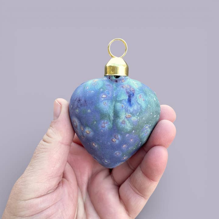 Ciondolo Portachiavi Ornamento a Forma di Cuore in Ceramica — Viola per la vendita all'ingrosso da parte di Mudpuppy Ceramic Studio