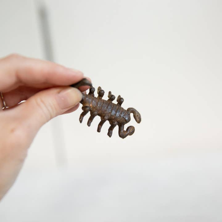 Old New House - Vendita all'ingrosso Scultura - Scorpione africano in bronzo scuro vintage