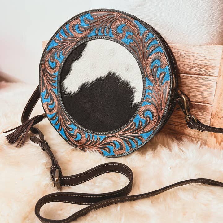 Bolso bandolera de piel labrada y piel de vacuno en color turquesa para venta al por mayor de The Sterling Gypsy