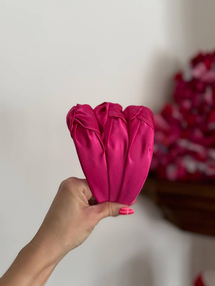 Satin Top Knot Rosa Valentine Knuten Hårband för wholesale av Brynnbands