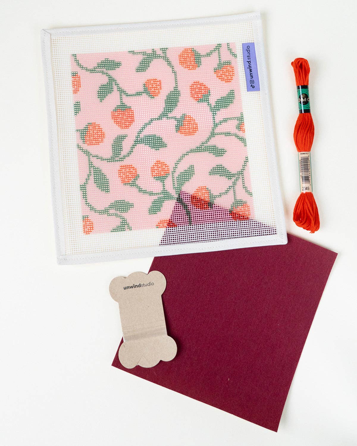 Unwind Studio – Engroshandel DIY-hobbysæt – Jordbær Solbrilleetui Broderisæt3