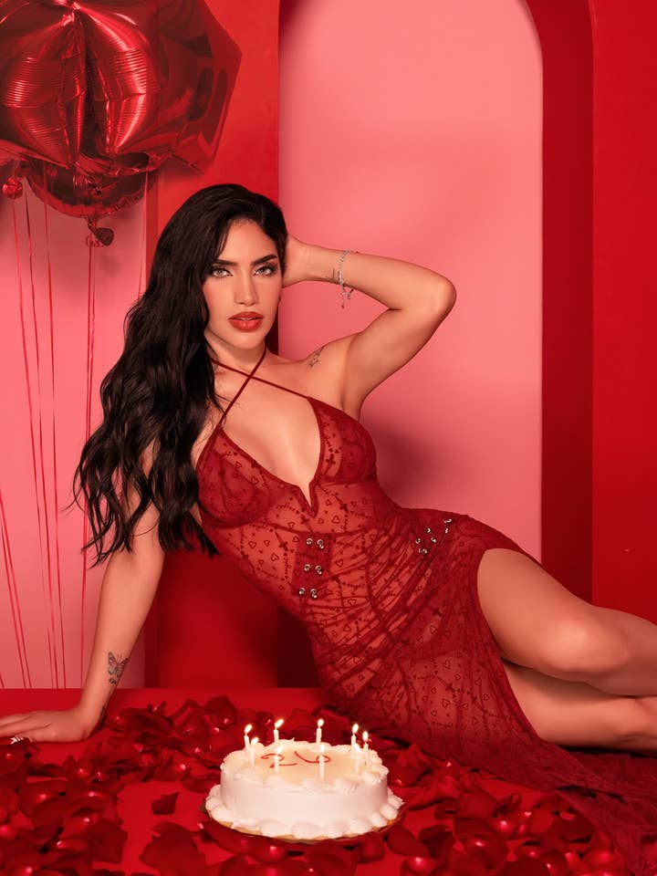 Sabrina klänning i rött för wholesale av Voight