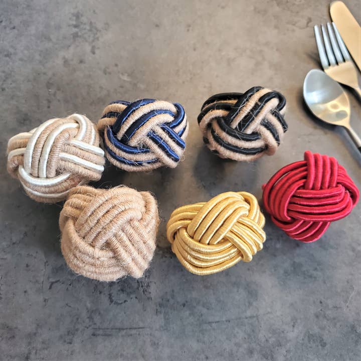 6 Jute Napkin Rings - Classic Napkin Holders - Red Silk Nap for wholesale by Gibb & Daan