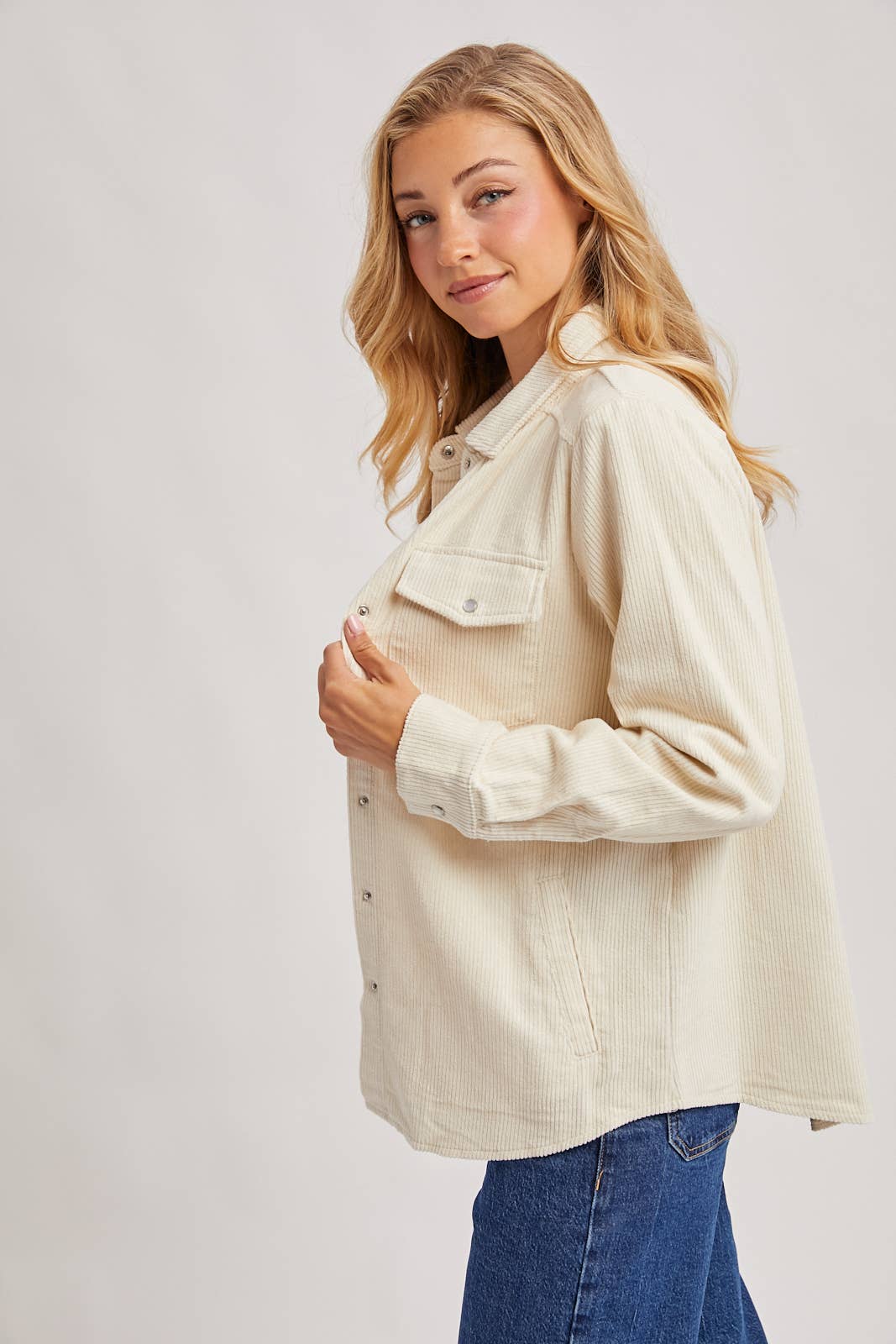 Bluivy – wholesale Shirt Jacket/Shacket - Women’s – CORDUROY BUTTON DOWN SHACKET WITH POCKETS14