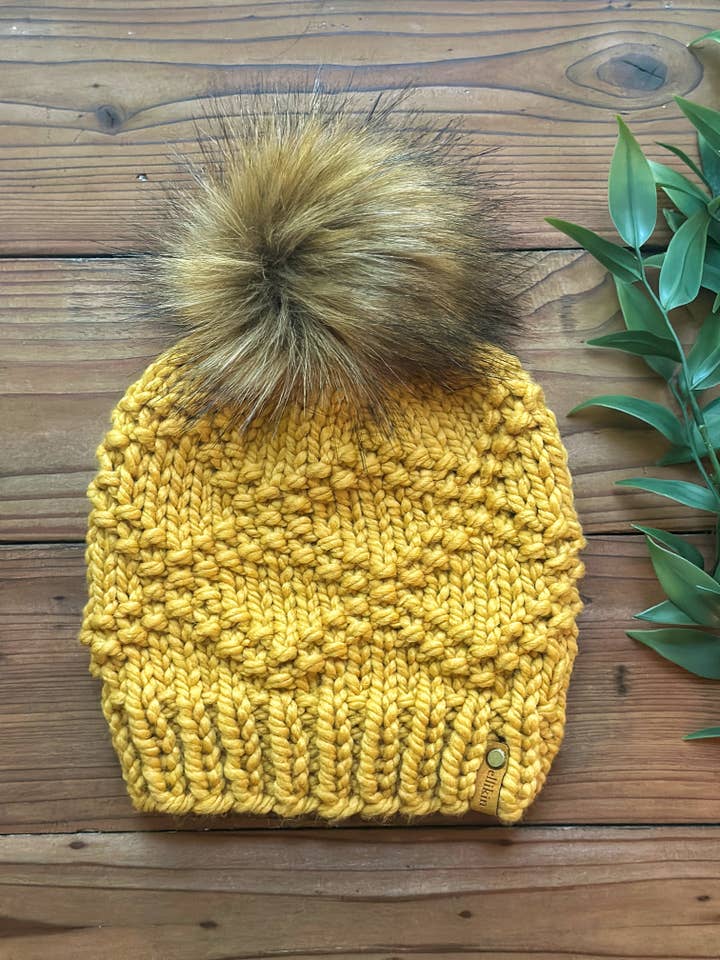 Etta strikket hue i sennep for engroshandel hos Ellikin Knits, LLC