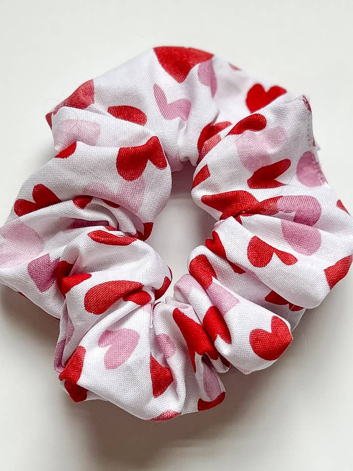 The Valentine's Hearts Scrunchie voor wholesale door Grace + Wonder Co.