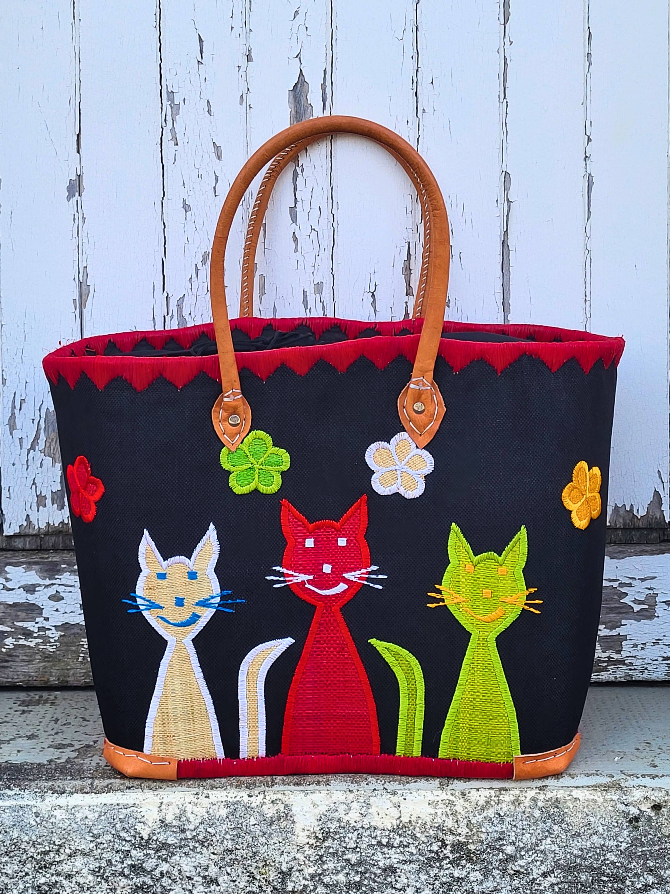 Nature et Fibre - Wholesale Basket - Embroidered tote basket "Colorful Cats" – Natural fiber