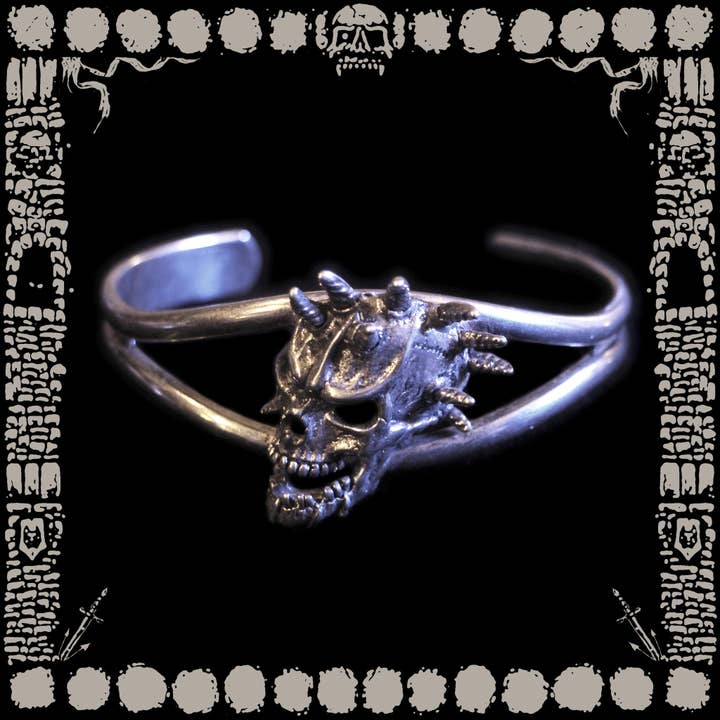 Vintage spikad dödskallearmband för wholesale av Horrid Realm