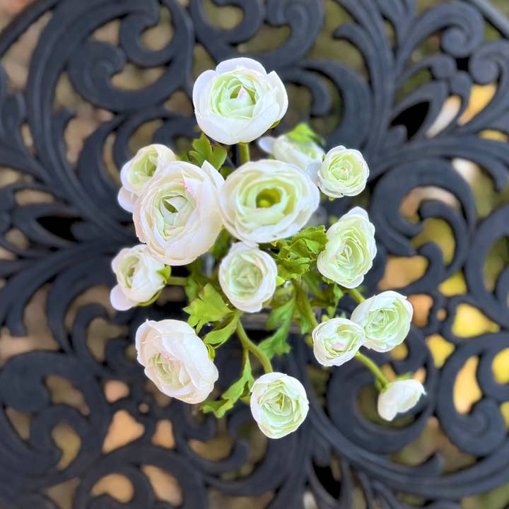 Vivian Rose LLC - Wholesale Artificial Flowers - Silk Ranunculus Flowers in Glass Vase - 8"2