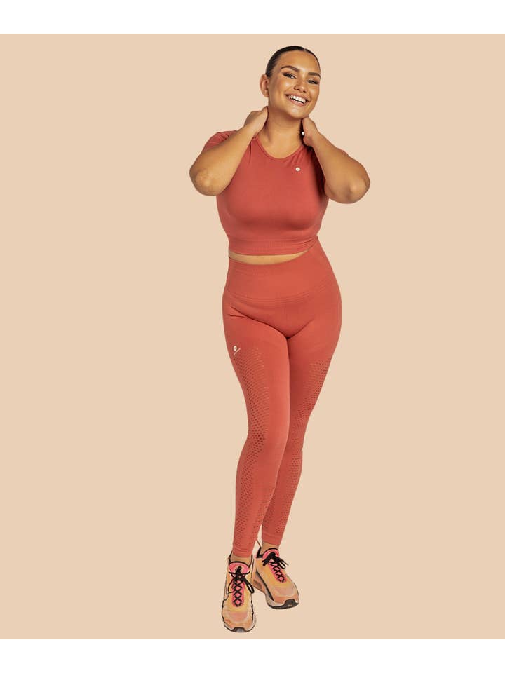 Anaissa - Wholesale Sport-/loungelegging - Dames - Naadloze compressiebroek met opengewerkte details, Naya