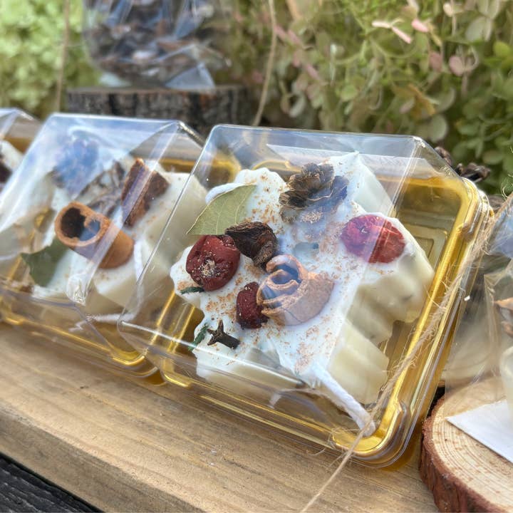 Mana Market Co. - Wholesale Lighter - Snowflake Fire Starter Scented Sachet & Wax Melt10