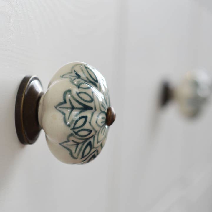 Rinkit Pty Ltd - Wholesale Knob/Pull - Nicola Spring Ceramic Drawer Knob - Vintage Flower - Dark Green