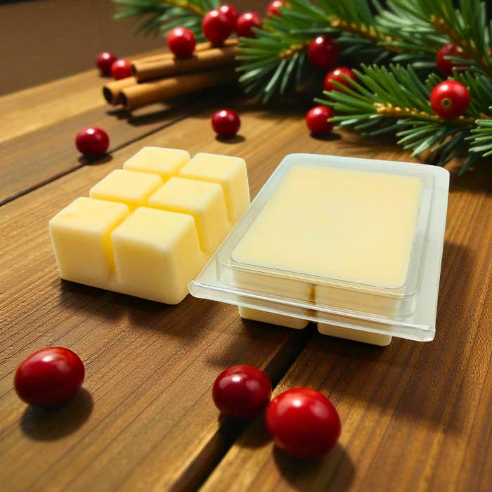Yuletide Cranberry White Label Clamshell Wax Melt for wholesale by Lunar Fragrances