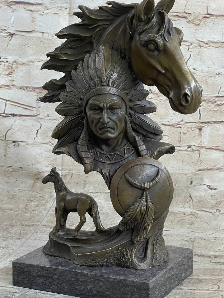 Buste d'Amérindien avec chevaux statue en bronze sculpture art décor original pour la vente par Bronzhaus