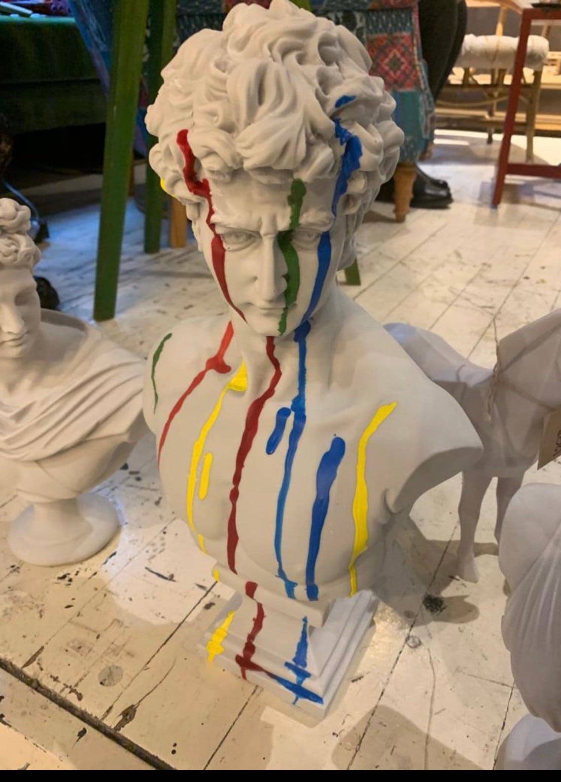 RomaArtSculptures – wholesale Skulptur – Stor skulptur av Davidbyst med färgglada ränder3