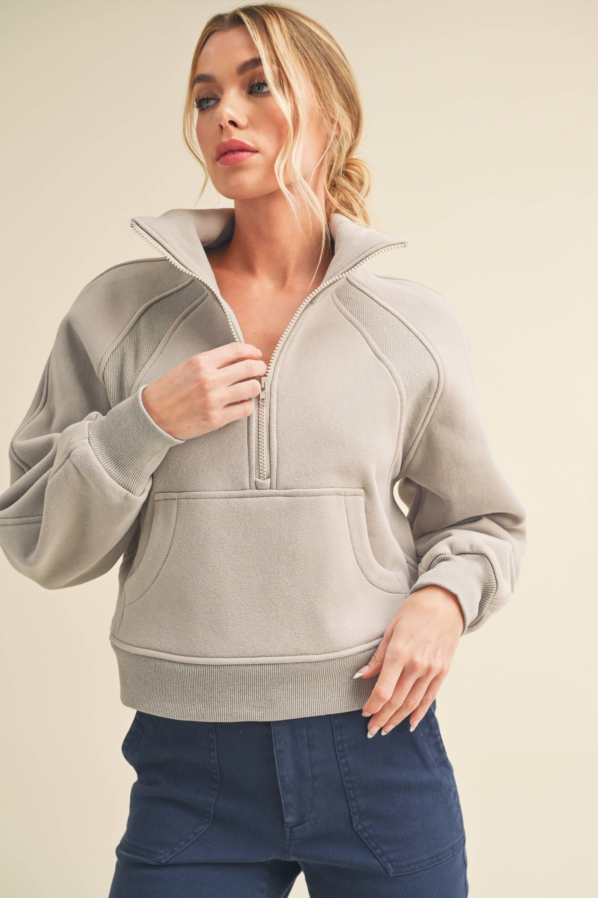 AEMI + CO - Venta al por mayor Sudadera - Mujer - 950CK Dove - Suéter con media cremallera y cuello tipo embudo23