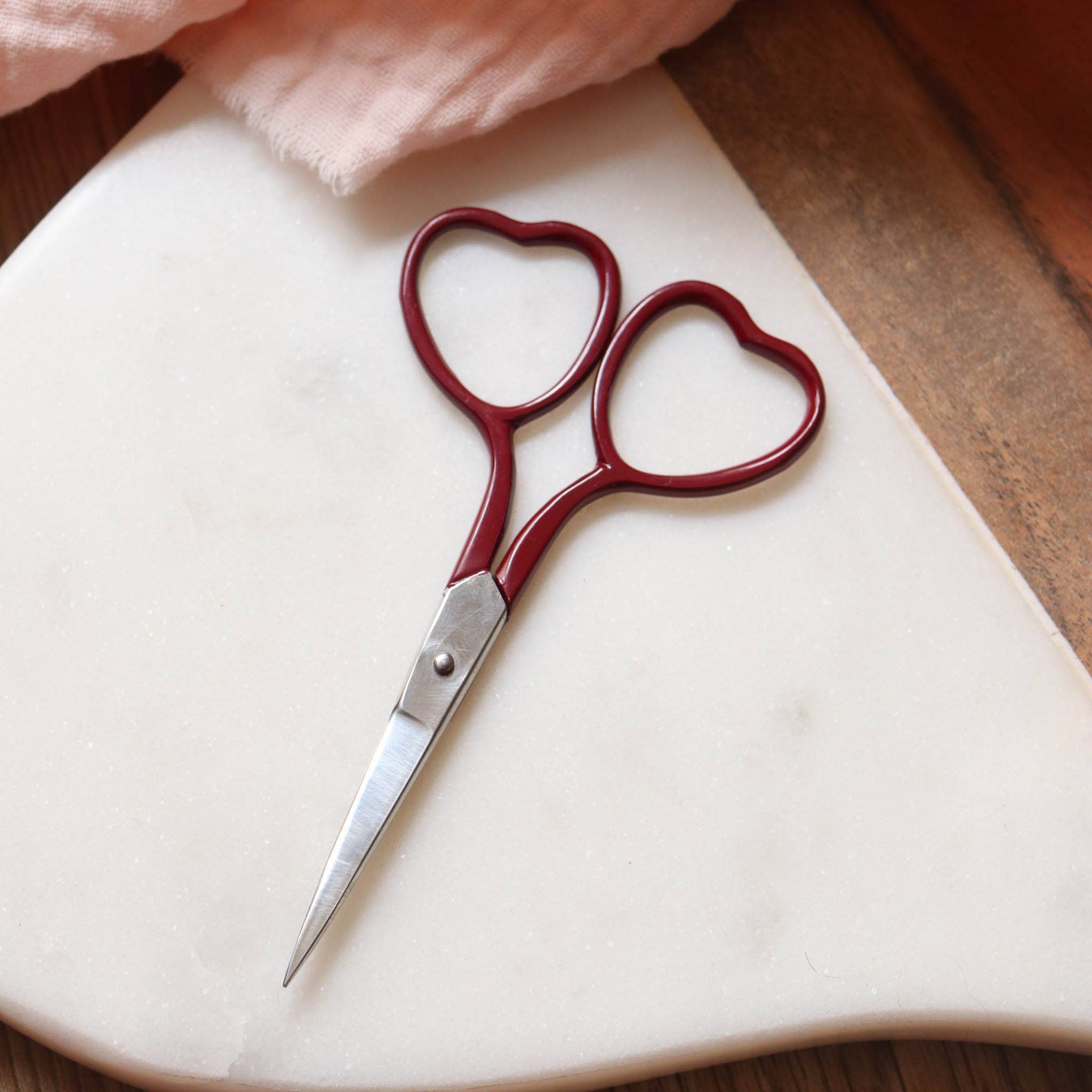 Lise Tailor - Wholesale Embroidery/Cross Stitch Supplies - Heart Embroidery Scissors7