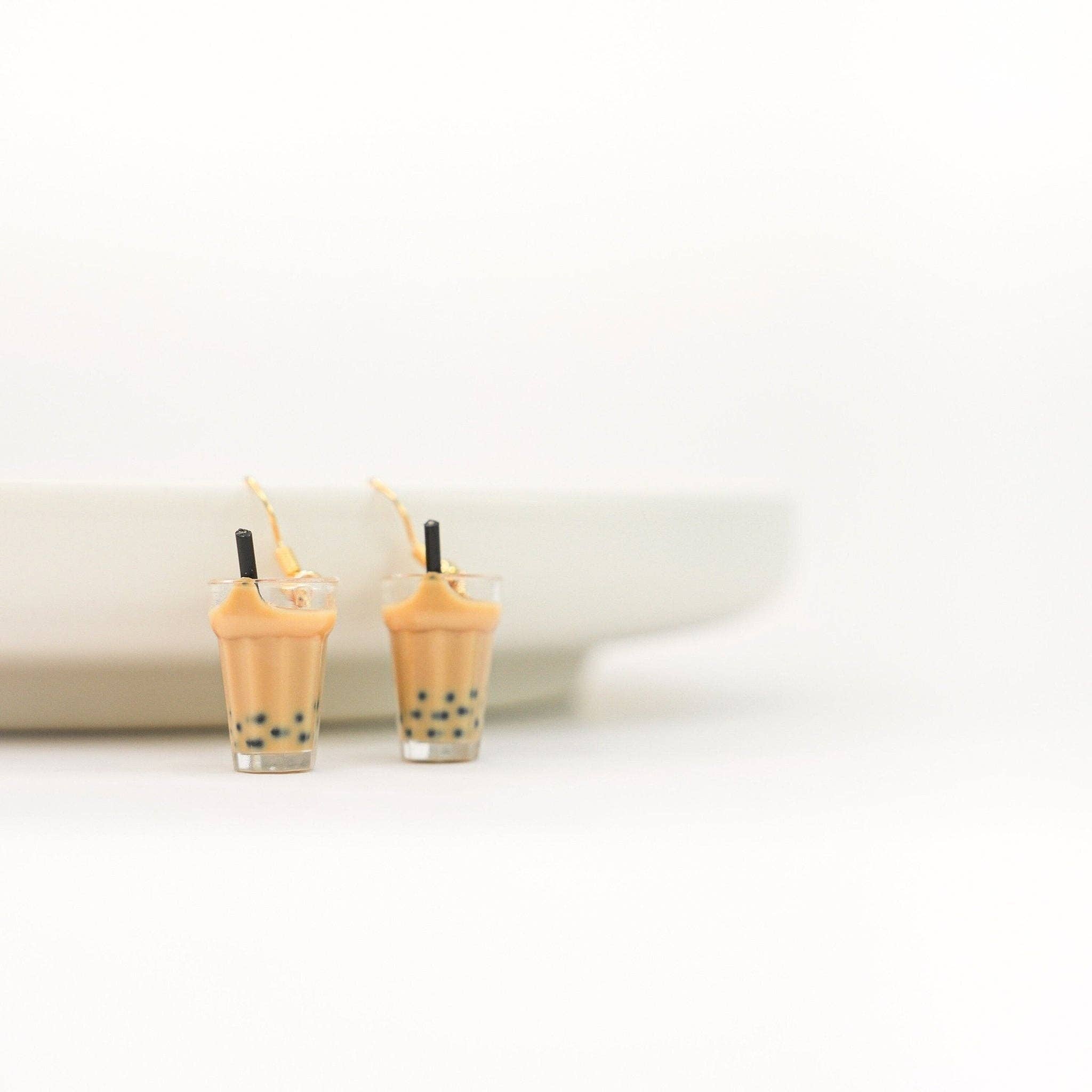 Mini Story Co – Engroshandel Hængeøreringe og creoløreringe – Bubble Tea Dingle Øreringe4