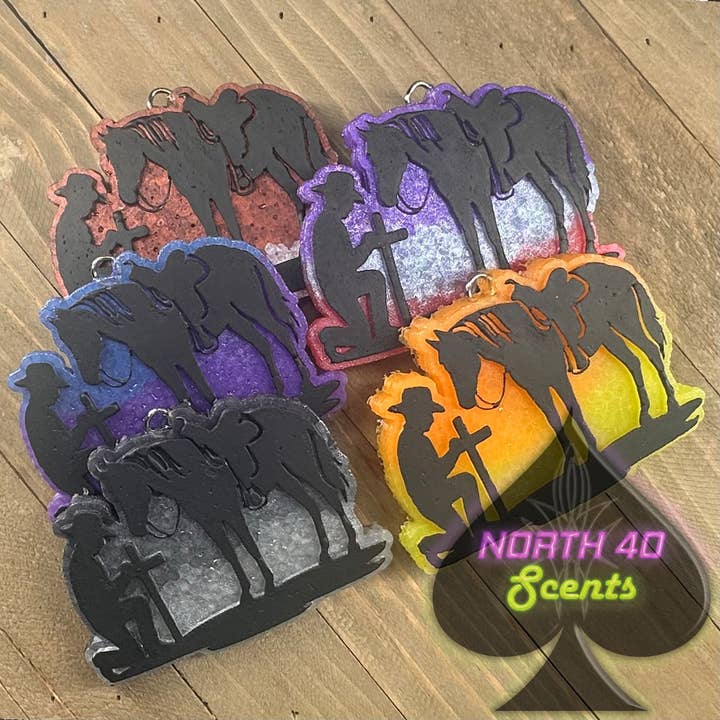 Pferd und Reiter knien am Kreuz Freshie *KUNDENSPEZIFISCH* für den Großhandel von North 40 Scents LLC