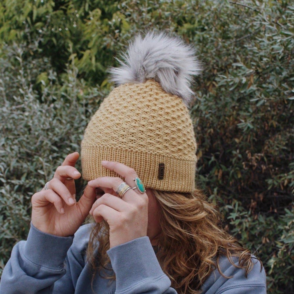 Akinz – Großhandel Beanie – Damen – Foxy Pom Beanie aus Kunstpelz5