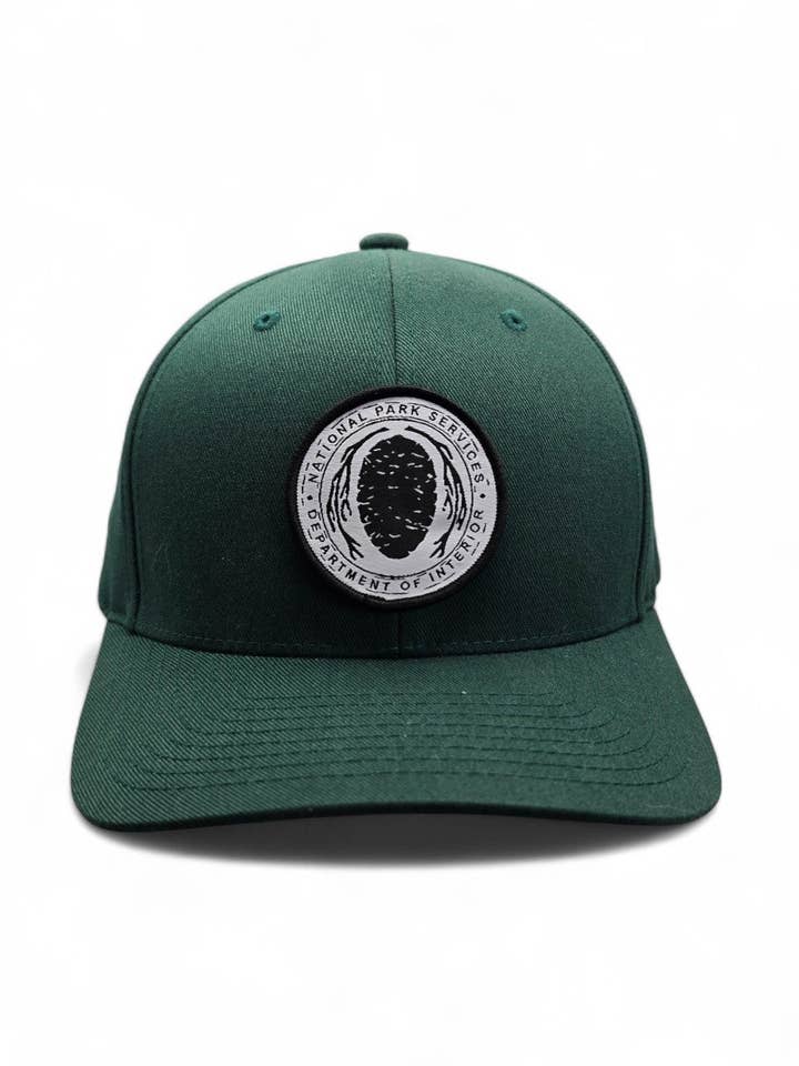 Boné ajustado Flexfit com logótipo do Serviço Nacional de Parques (NPS) por atacado de Moove Headwear
