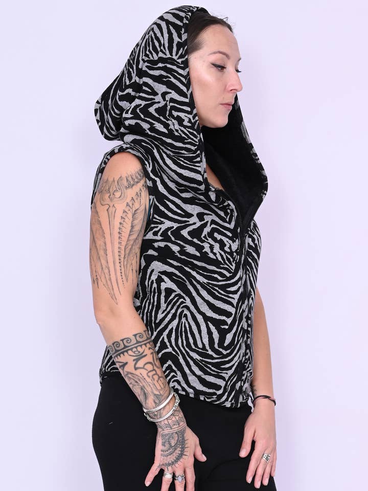 Colete de Inverno Mira sem Mangas com Forro de Pele por atacado de Humanity Centred Designs