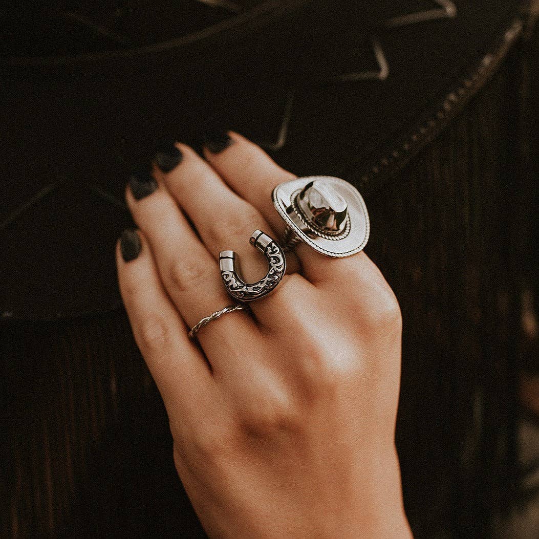 Mysticum Luna – wholesale Cocktail/statement ring – Lucky Charm Horseshoe Ring2