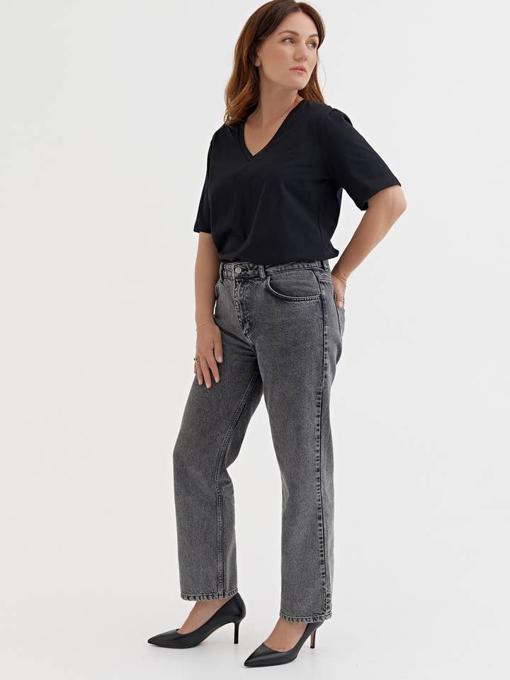 CAPSULE by Agnė Gilytė - Wholesale Jeans - Women's - Jeans 'LA PARISIENNE' | flattering slim fit gray4