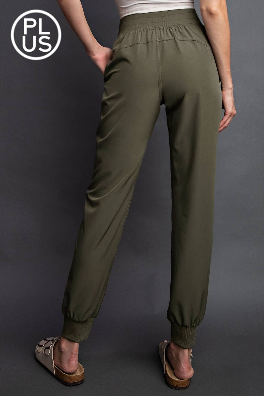 Rae Mode – Großhandel Trainings-/Jogginghose – Damen – JOGGINGHOSE AUS OXFORD ST WOVEN DANCE STUDIO IN ÜBERGRÖSSE MIT MITTLERER LEIBHÖHE26