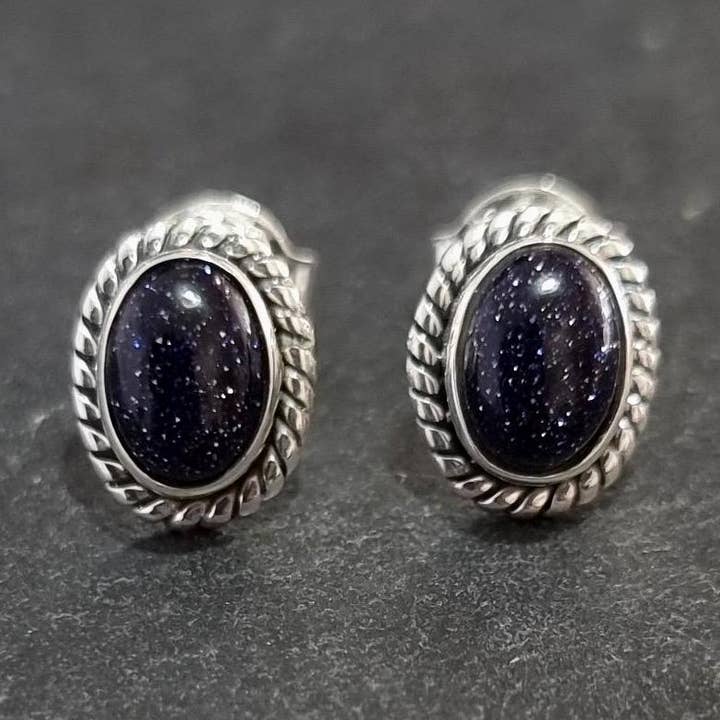 Boho ovala örhängen med blå goldstone, 925 sterlingsilver, S4BS för wholesale av Mistry Gems