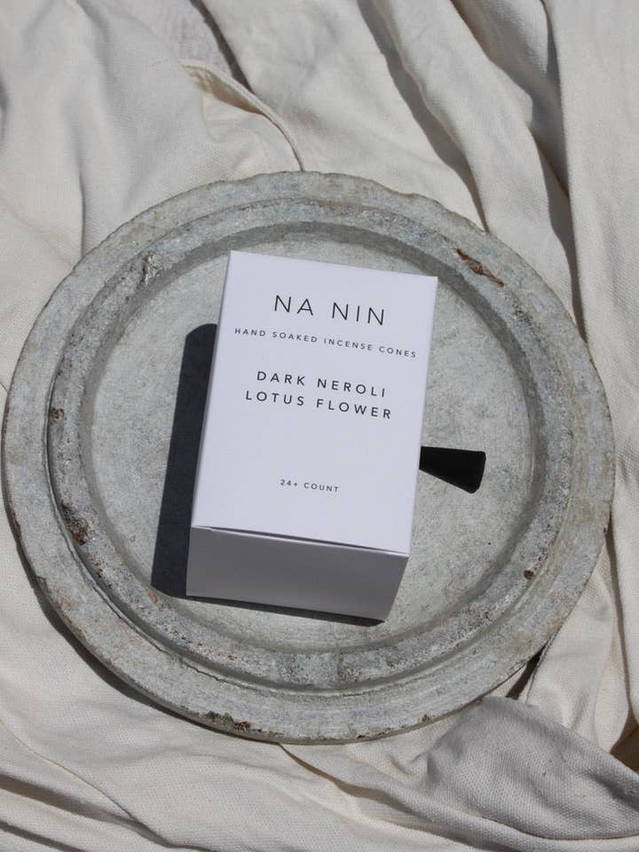 Wierookkegels met donkere neroli en lotusbloem voor wholesale door Na Nin